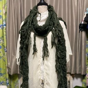 Green fringe scarf